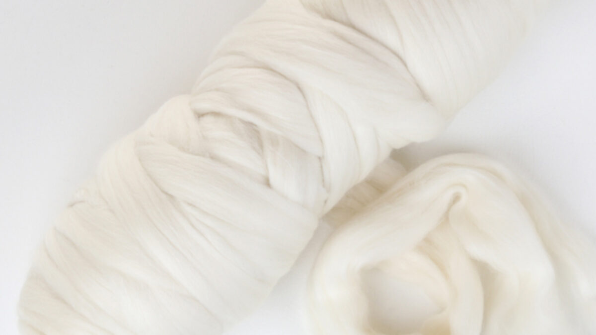 Buy Ashford Merino Roving 19 Micron 500g - White · The Wool Room