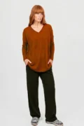 Bridge & Lord Queen Vee Essential Curved Hem Pullover Cognac