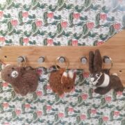 handmade_felt_alpaca_keyring_b