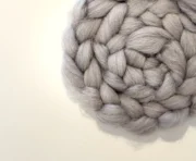 Recycled Wool Roving Speckle 100g - Anchor Grey