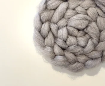 Recycled Wool Roving Speckle 100g - Anchor Grey